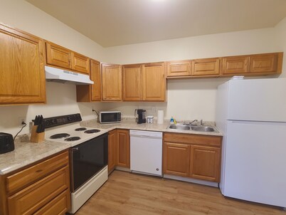 43 Cliff - Apt 1 - 3 bdrm apt in City Center Oneonta, walkable to Main St