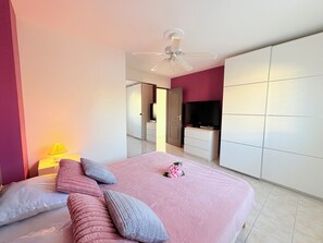 4 chambres, fer et planche à repasser, draps fournis