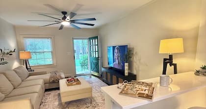 Cozy 2-bedroom condo with WiFi, AC in fantastic Greensboro