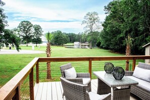 Outdoor dining - Sunset Oasis|PrivateDock|Sleeps8 (Chappells)