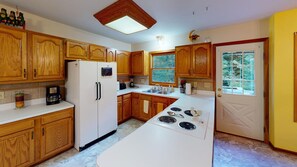 Fridge, microwave, oven, coffee/tea maker