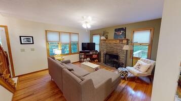 TV, fireplace, DVD player, table tennis