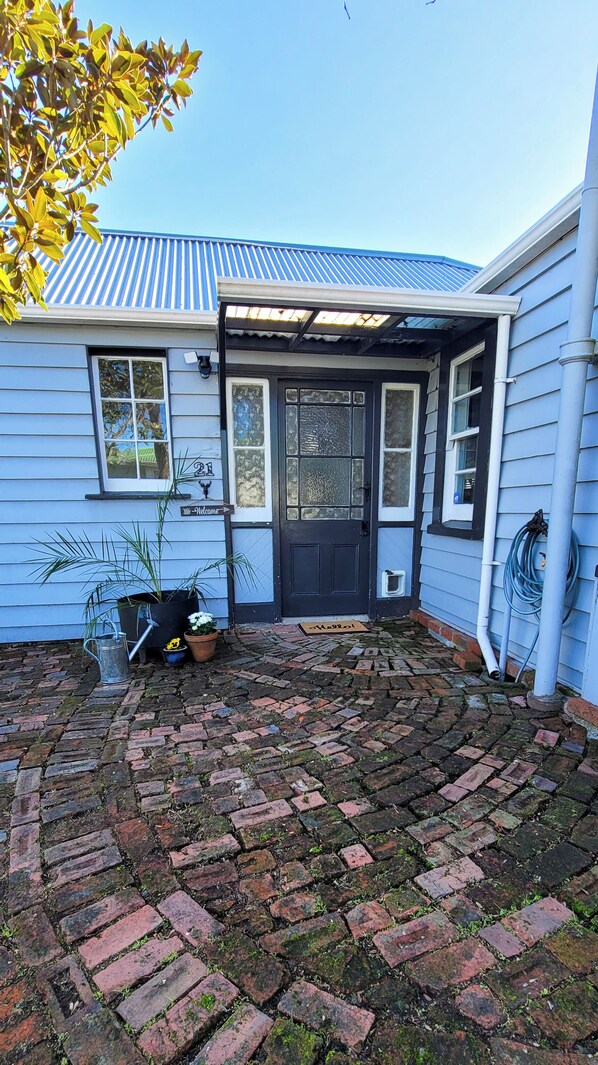 Exterior detail - A charming 4-bedroom home! Just steps away from cozy cafes and local shops. (Masterton)