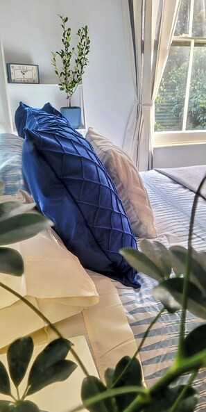 4 habitaciones, tabla de planchar con plancha, wifi y ropa de cama 
