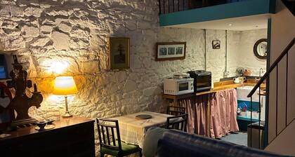 Traditional Irish 3/4 Berth Cottage