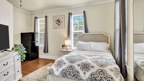 5 bedrooms, desk, iron/ironing board, WiFi - Spacious 5BR Corporate Home/Ideal for Work Crews & Long Stays/Centrally located (Sherman)