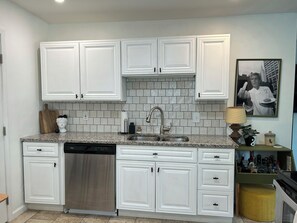 Mikrowelle, Ofen, Herdplatte, Geschirrspüler