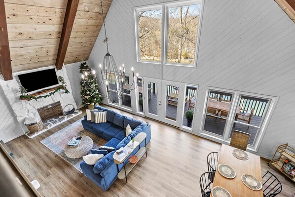 Smart TV - Lazy Daze Lake House - Games, Views, Water and more (Soddy Daisy)