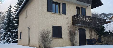 المنشأة من الخارج