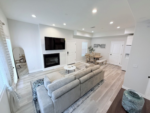 TV, fireplace