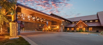 1 King Accessible Room With Access to Pool, Hot Tub, and Gym