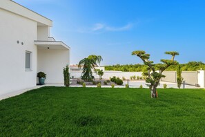 Property grounds - Villa Cedrus (Istria - Juršići) (Juršići)