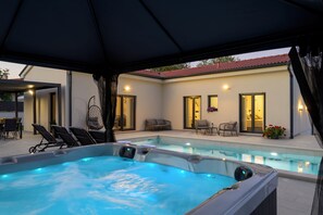 Beheizter Pool