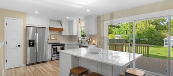 Oak Street Haven: Remodeled 3BR Near Grand Forks' Best Spots