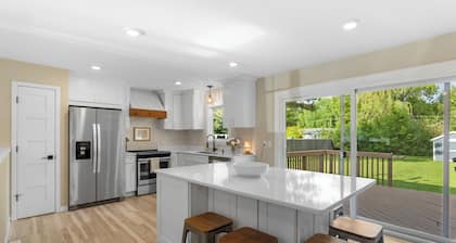 Oak Street Haven: Remodeled 3BR Near Grand Forks' Best Spots