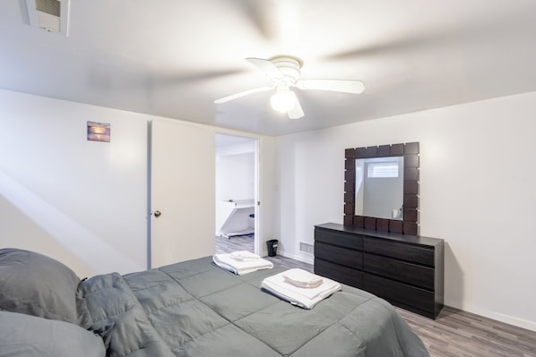 Iron/ironing board, WiFi, bed sheets