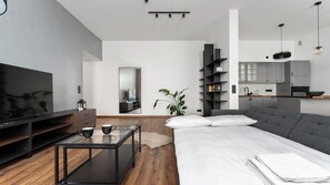 1 chambre, fer et planche à repasser, draps fournis