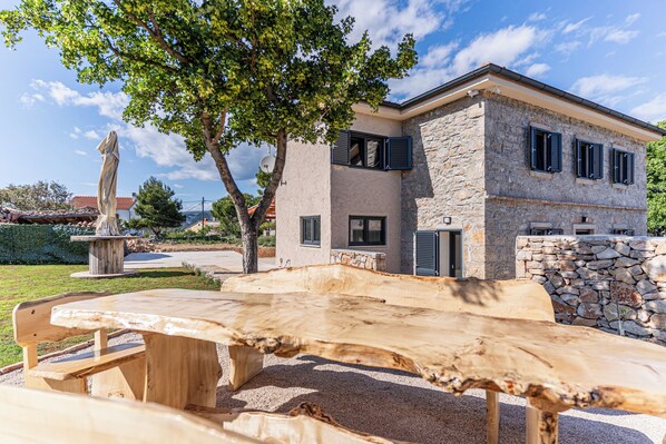 Outdoor dining - Villa Amarena with sauna and jacuzzi (Kvarner - Štivan) (Štivan)
