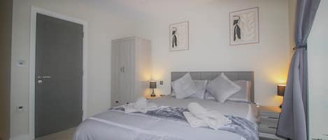 Iron/ironing board, WiFi, bed sheets