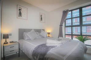 2 chambres, fer et planche à repasser, Wi-Fi, draps fournis