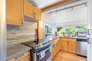 House | 2 bedrooms - Peaceful Kits Garden Stay (Vancouver)