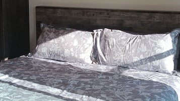 3 bedrooms, WiFi, bed sheets