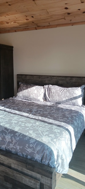 3 bedrooms, WiFi, bed sheets