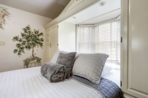 7 soverom, strykejern/-brett, reiseseng for barn og wi-fi (inkludert)