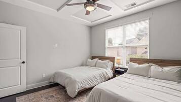3 habitaciones, tabla de planchar con plancha, cuna de viaje y wifi