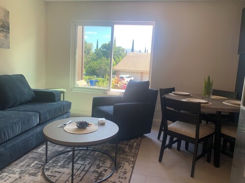 Valle verde get-away in upscale neiborhood!