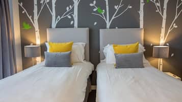 5 bedrooms, iron/ironing board, WiFi, bed sheets