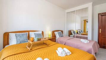 2 makuuhuonetta, silitysrauta/-lauta, ilmainen Wi-Fi, vuodevaatteet