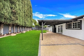 Property grounds - Poway 4BR 2BA Exotic Home | Near Safari Park (Poway)