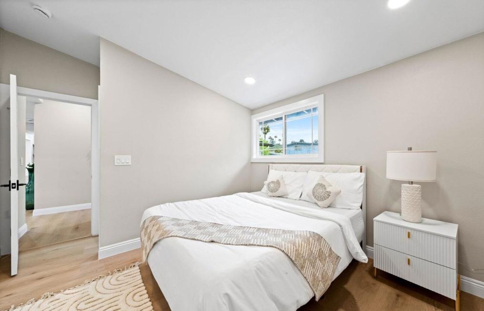 4 多间卧室、熨斗/熨衣板、WiFi、床单