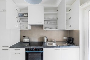 Geladeira, micro-ondas, fogão, cooktop