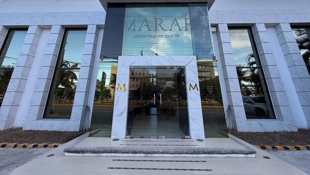 A MARAF building with a marble facade, large glass windows, and a prominent entrance. - Downtown Suites - Hotel Boutique by Maraf (Cancún)