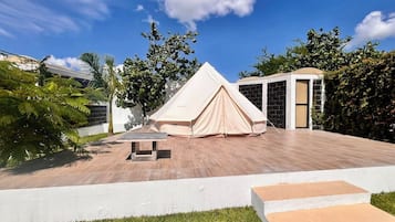 Habitación junior | Muebles diferentes, escritorio, wifi gratis y ropa de cama