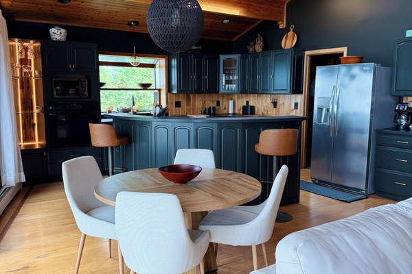 Kitchen & Dining Area