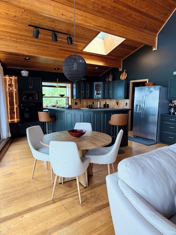 Kitchen & Dining Area