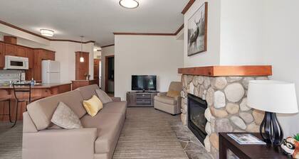 Charming One Bedroom at Snowbridge- Blue Mountain