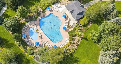 Charming One Bedroom at Snowbridge- Blue Mountain