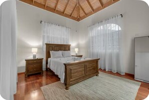 4 bedrooms, iron/ironing board, WiFi, bed sheets