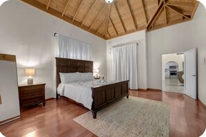 4 bedrooms, iron/ironing board, WiFi, bed sheets