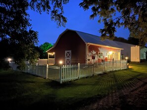 Exterior - The Little Red Barn (Cedar Falls)