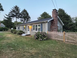 Exterior - Charming 3-bedroom house in lovely Barnstable (Barnstable)