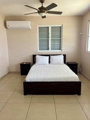 Casa familiar, vistas al mar | Cortinas opacas, tabla de planchar con plancha, wifi gratis