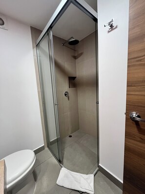 Standard Single Room, 1 Queen Bed, City View | Bathroom