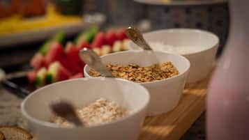 Free daily continental breakfast