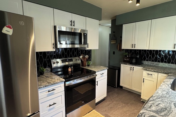 Refrigerador, microondas, horno y parrilla de estufa