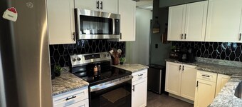 The Garden House - Renovated 2BR - Walk to LLWS